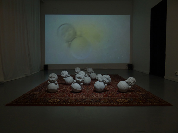 Ka(a)tumattomat. Installation: concrete-sculptures, carpet, video. Gallery FaFa. 2012.