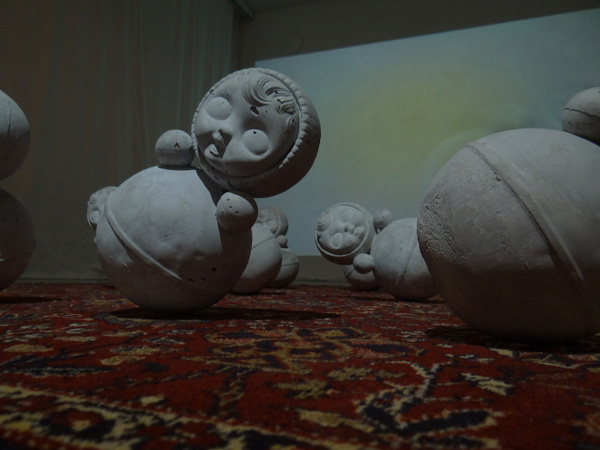 Ka(a)tumattomat. Installation: concrete-sculptures, carpet, video. Gallery FaFa. 2012.