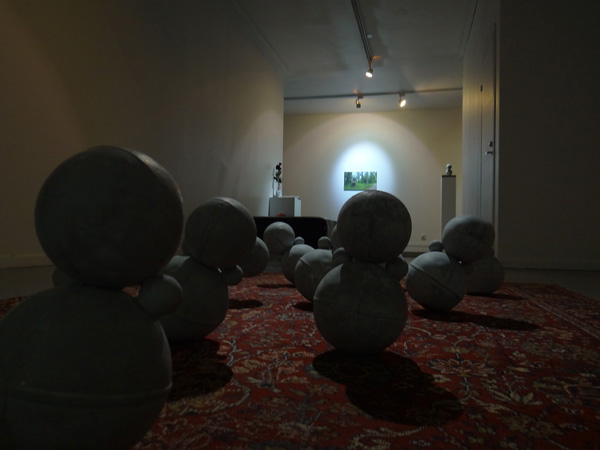 Ka(a)tumattomat. Installation: concrete-sculptures, carpet, video. Gallery FaFa. 2012.
